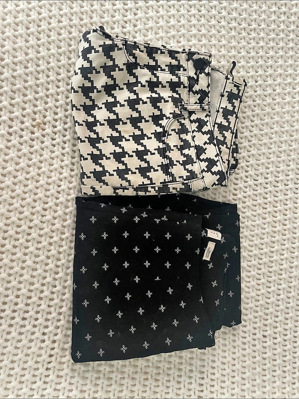 2 pairs of black and white pants. Size 6 and size 28. Both pants in good conditi